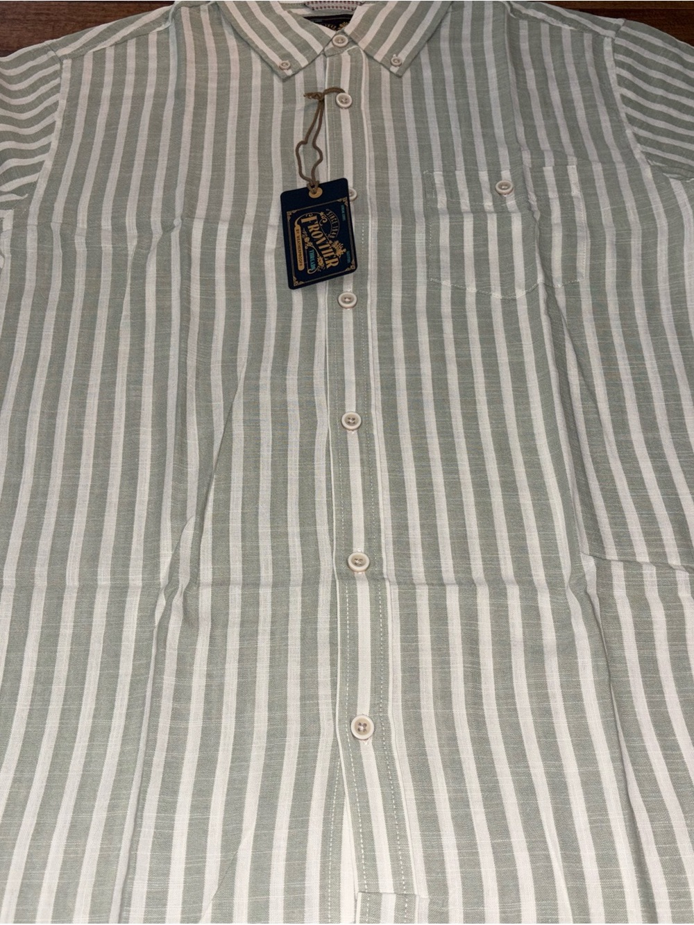 Frontier threads button down size large NWT